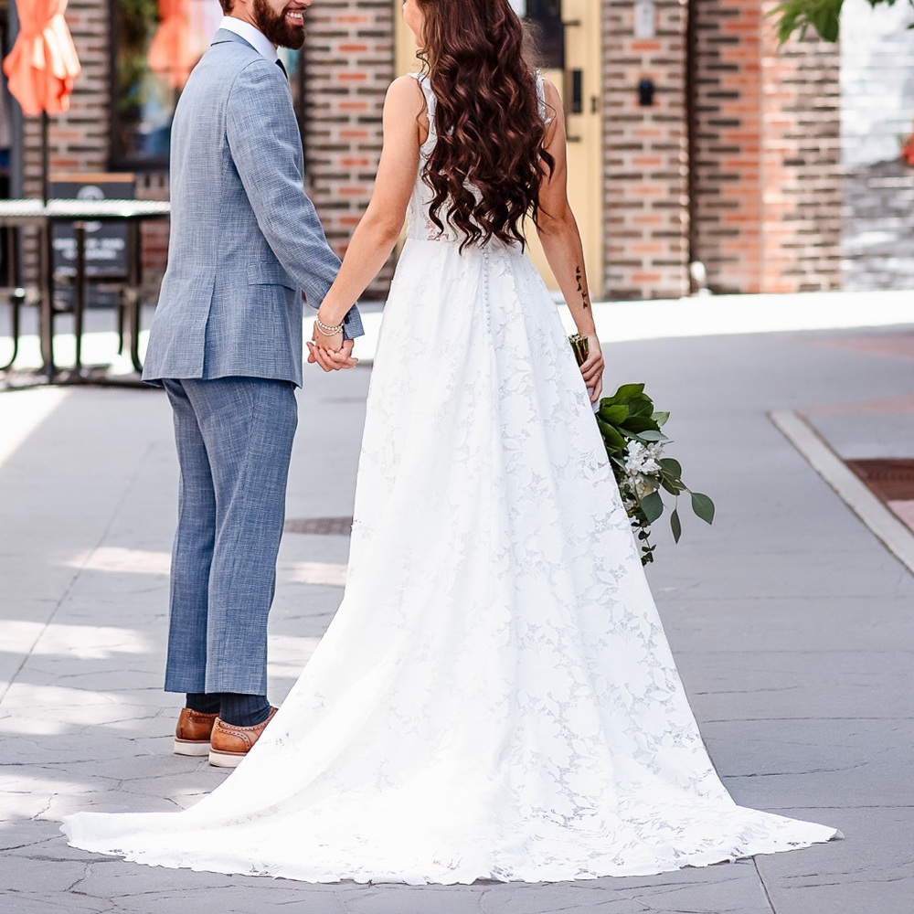 Elegant White Lace Wedding Dress